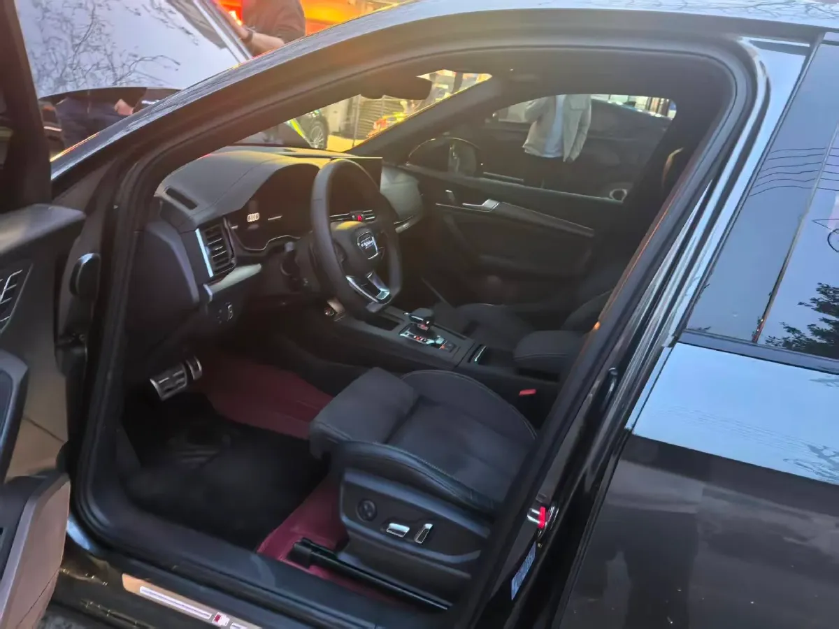 2024 Audi Q5L Sportback 2.0T 190HP L4 7DCT,autocango,china used car exporter,china ev exporter,chinese used car exporter,chinese used ev exporter