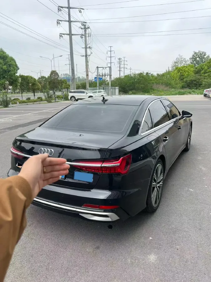 2023 Audi A6L 2.0T 245HP L4 7DCT,autocango,china used car exporter,china ev exporter,chinese used car exporter,chinese used ev exporter