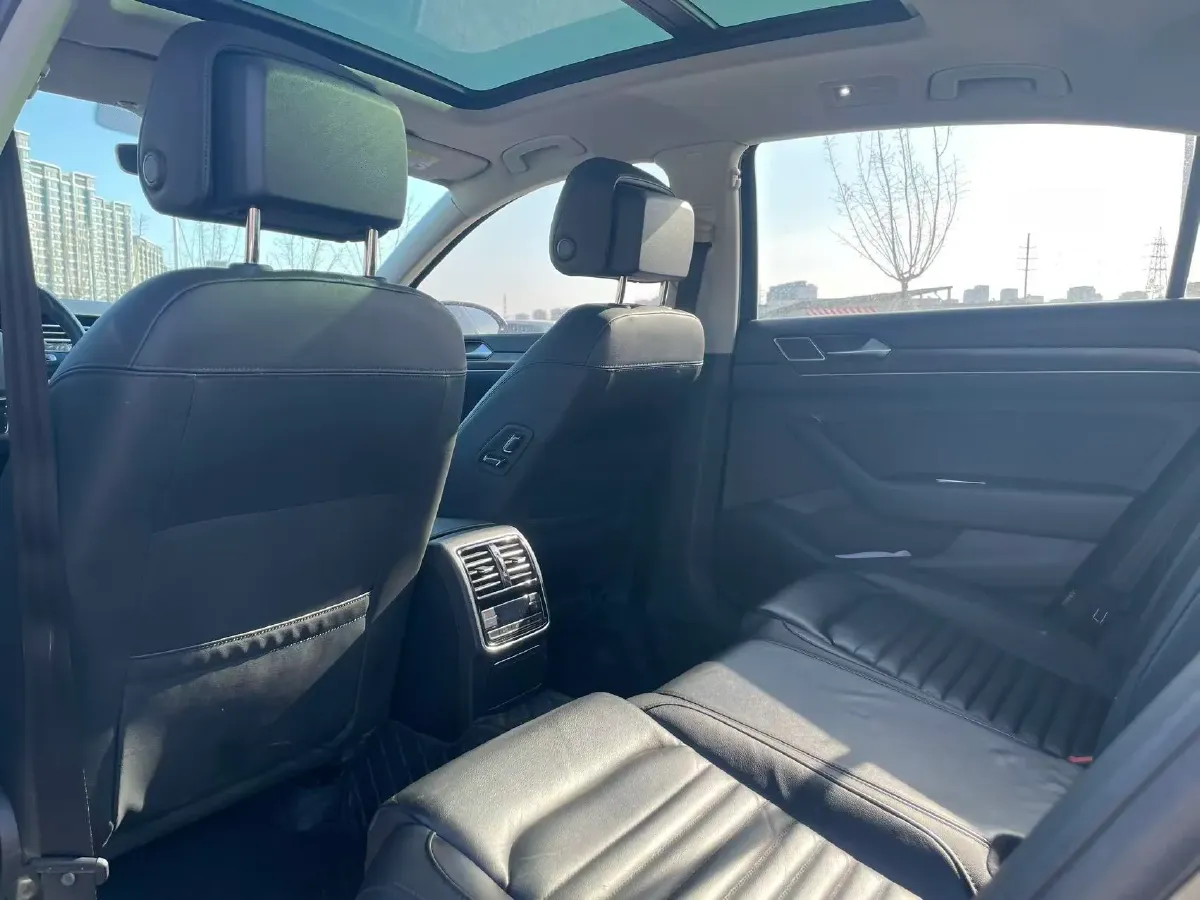 2019 Volkswagen Magotan 2.0T 186HP L4 7DCT,autocango,china used car exporter,china ev exporter,chinese used car exporter,chinese used ev exporter