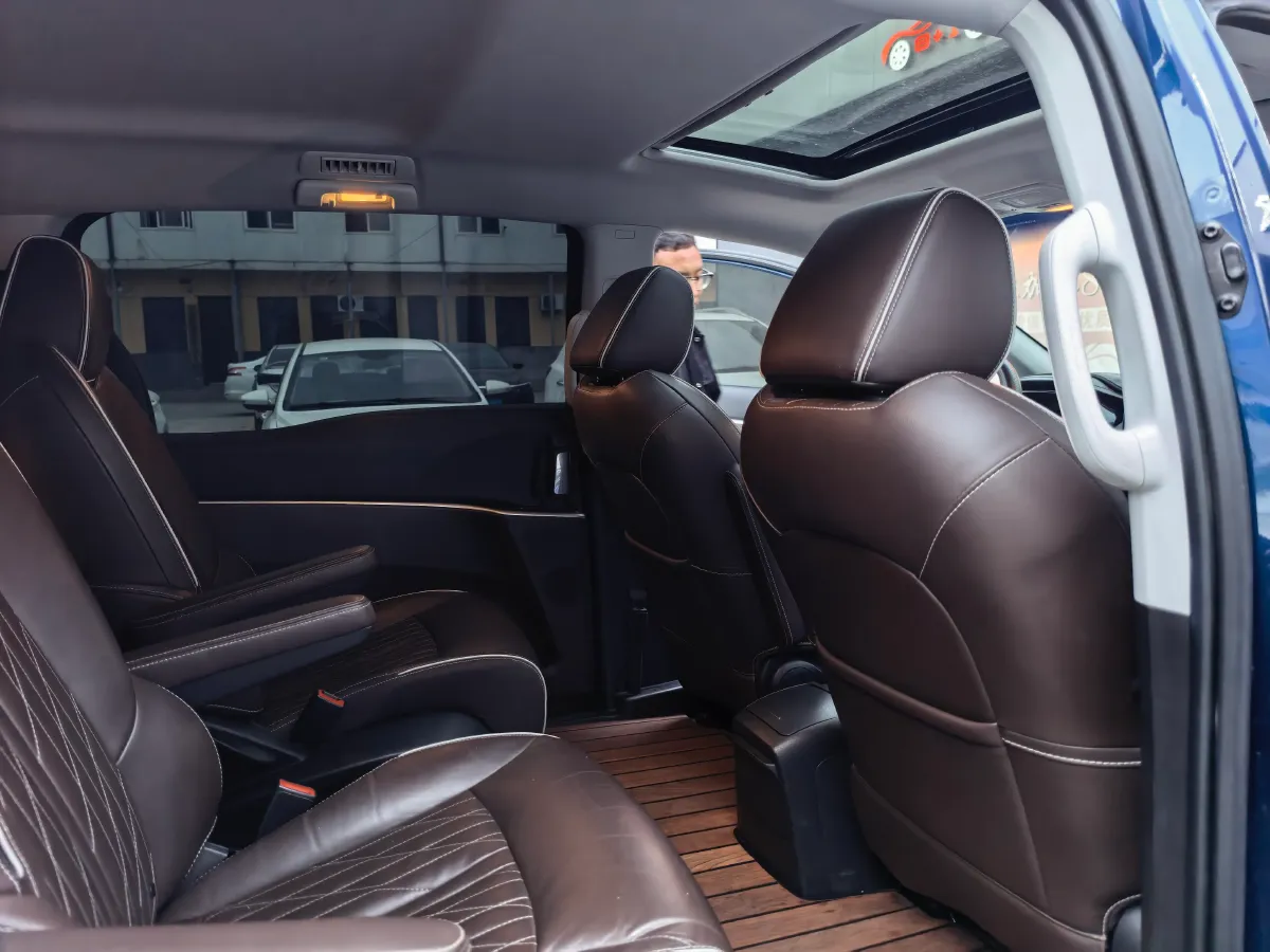 2023 Buick GL8 2.0T 237HP L4 9AT,autocango,china used car exporter,china ev exporter,chinese used car exporter,chinese used ev exporter