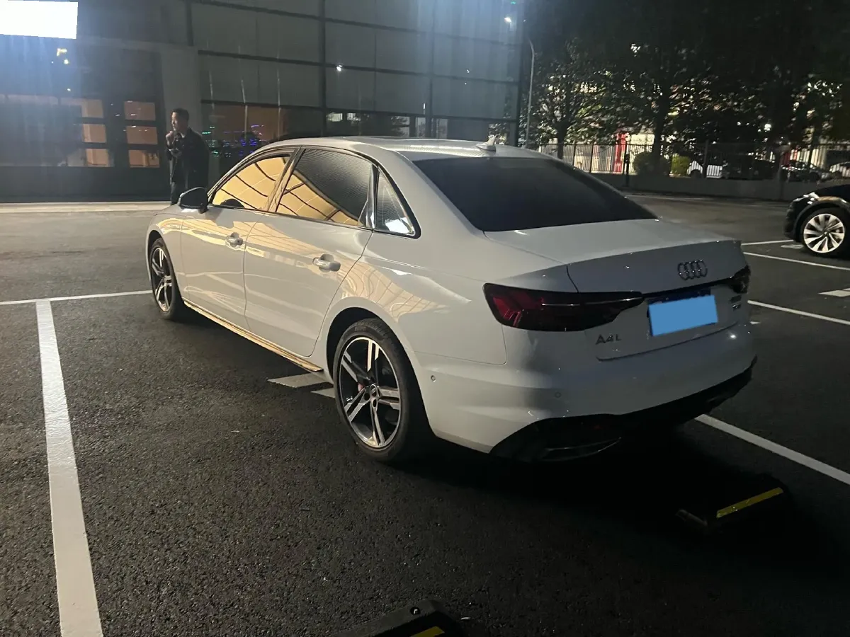 2022 Audi A4L 2.0T 190HP L4 7DCT,autocango,china used car exporter,china ev exporter,chinese used car exporter,chinese used ev exporter