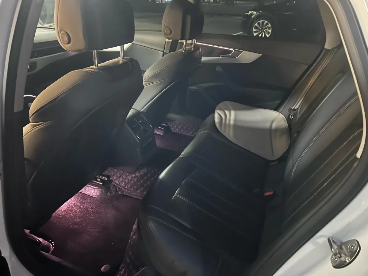 2022 Audi A4L 2.0T 190HP L4 7DCT,autocango,china used car exporter,china ev exporter,chinese used car exporter,chinese used ev exporter