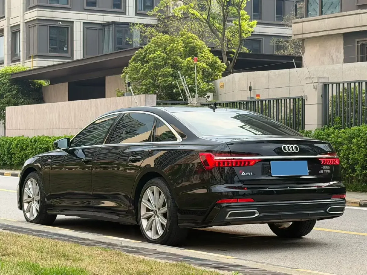 2022 Audi A6L 2.0T 224HP L4 7DCT,autocango,china used car exporter,china ev exporter,chinese used car exporter,chinese used ev exporter