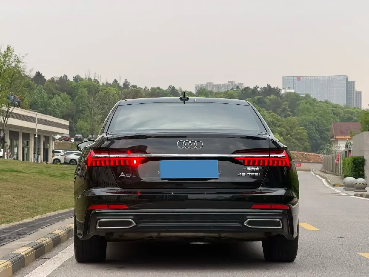 2022 Audi A6L 2.0T 224HP L4 7DCT,autocango,china used car exporter,china ev exporter,chinese used car exporter,chinese used ev exporter