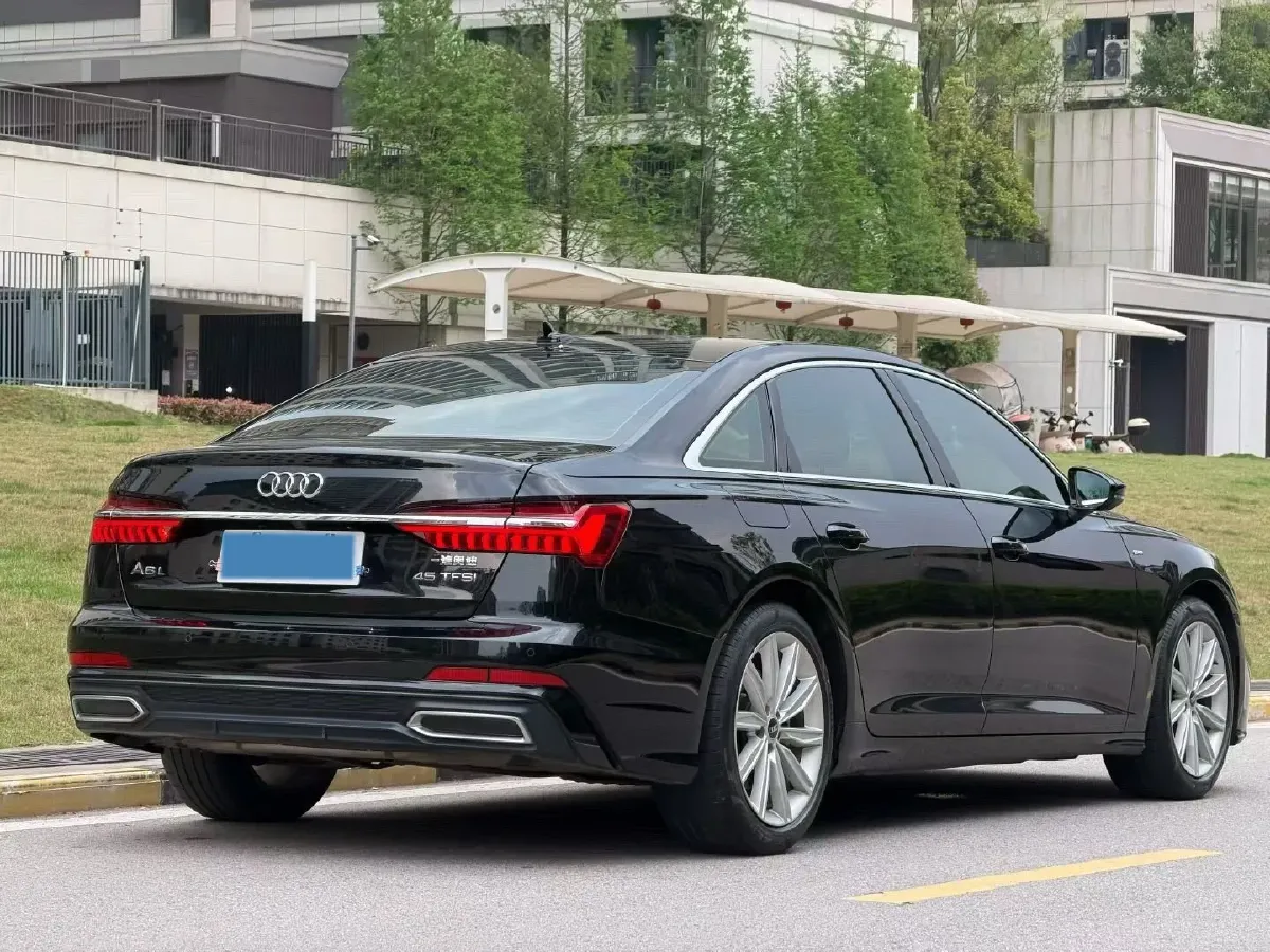 2022 Audi A6L 2.0T 224HP L4 7DCT,autocango,china used car exporter,china ev exporter,chinese used car exporter,chinese used ev exporter