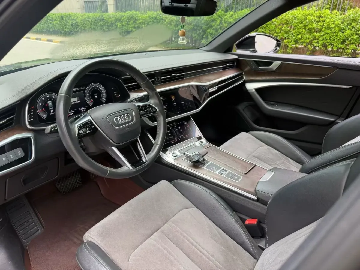 2022 Audi A6L 2.0T 224HP L4 7DCT,autocango,china used car exporter,china ev exporter,chinese used car exporter,chinese used ev exporter