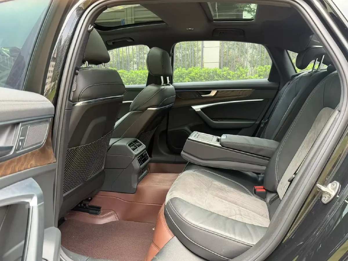 2022 Audi A6L 2.0T 224HP L4 7DCT,autocango,china used car exporter,china ev exporter,chinese used car exporter,chinese used ev exporter