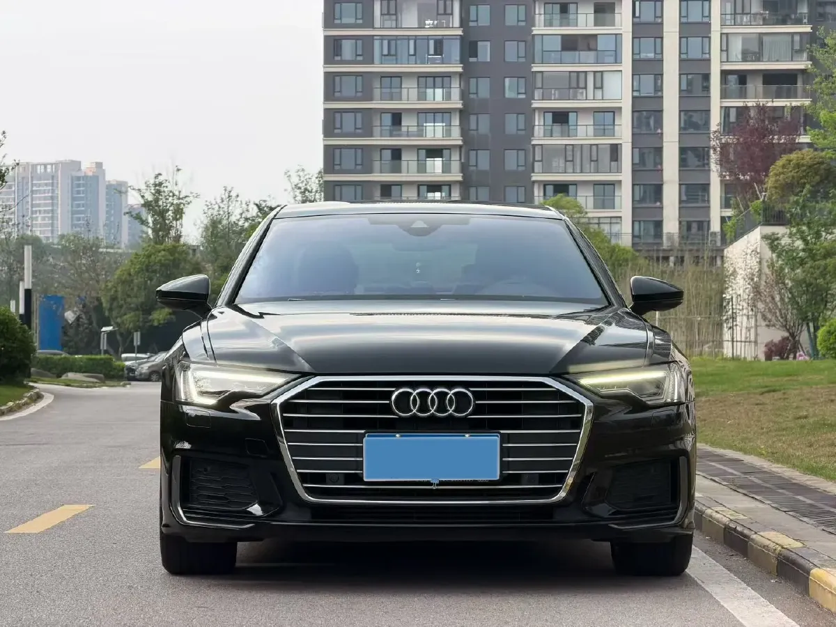 2022 Audi A6L 2.0T 224HP L4 7DCT,autocango,china used car exporter,china ev exporter,chinese used car exporter,chinese used ev exporter