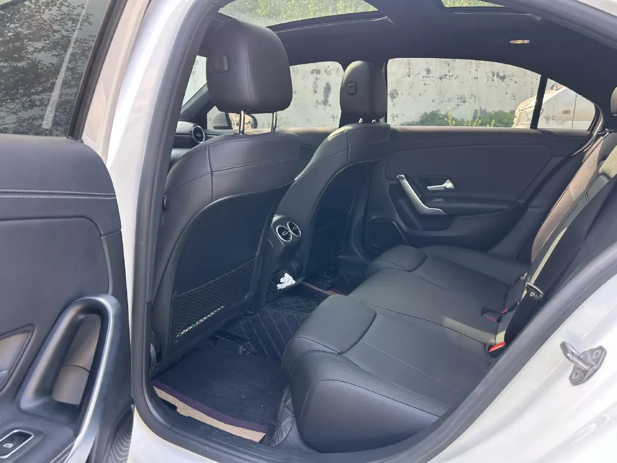 2020 Mercedes-Benz A Class 1.3T 136HP L4 7DCT,autocango,china used car exporter,china ev exporter,chinese used car exporter,chinese used ev exporter