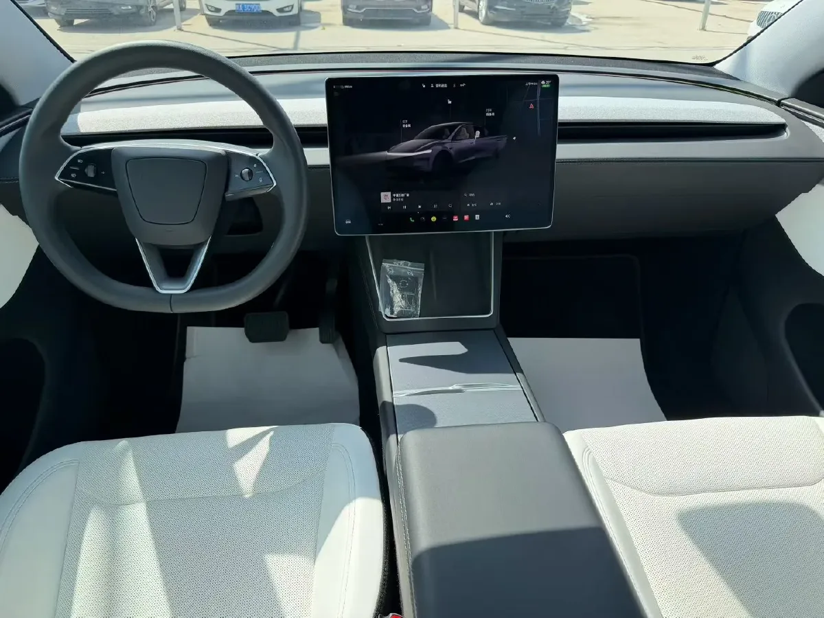 2025 Tesla Model Y BEV 62.5KWH,autocango,china used car exporter,china ev exporter,chinese used car exporter,chinese used ev exporter