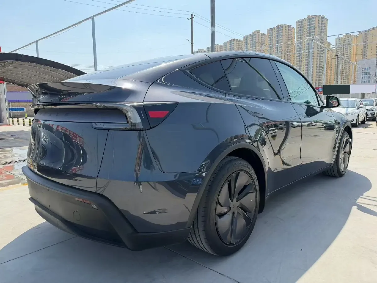 2025 Tesla Model Y BEV 62.5KWH,autocango,china used car exporter,china ev exporter,chinese used car exporter,chinese used ev exporter