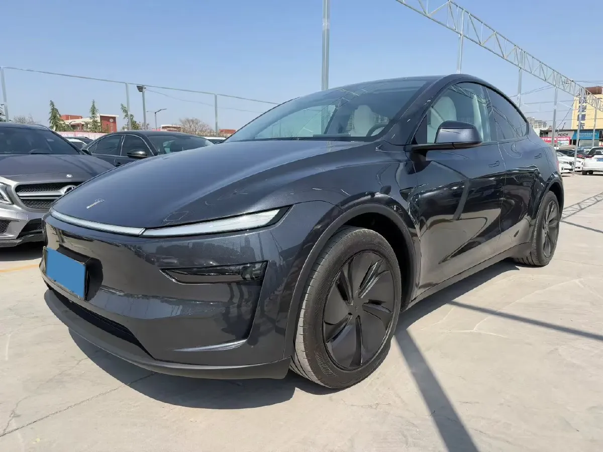 2025 Tesla Model Y BEV 62.5KWH,autocango,china used car exporter,china ev exporter,chinese used car exporter,chinese used ev exporter