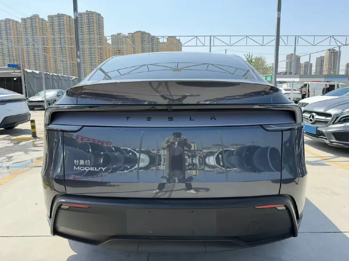 2025 Tesla Model Y BEV 62.5KWH,autocango,china used car exporter,china ev exporter,chinese used car exporter,chinese used ev exporter