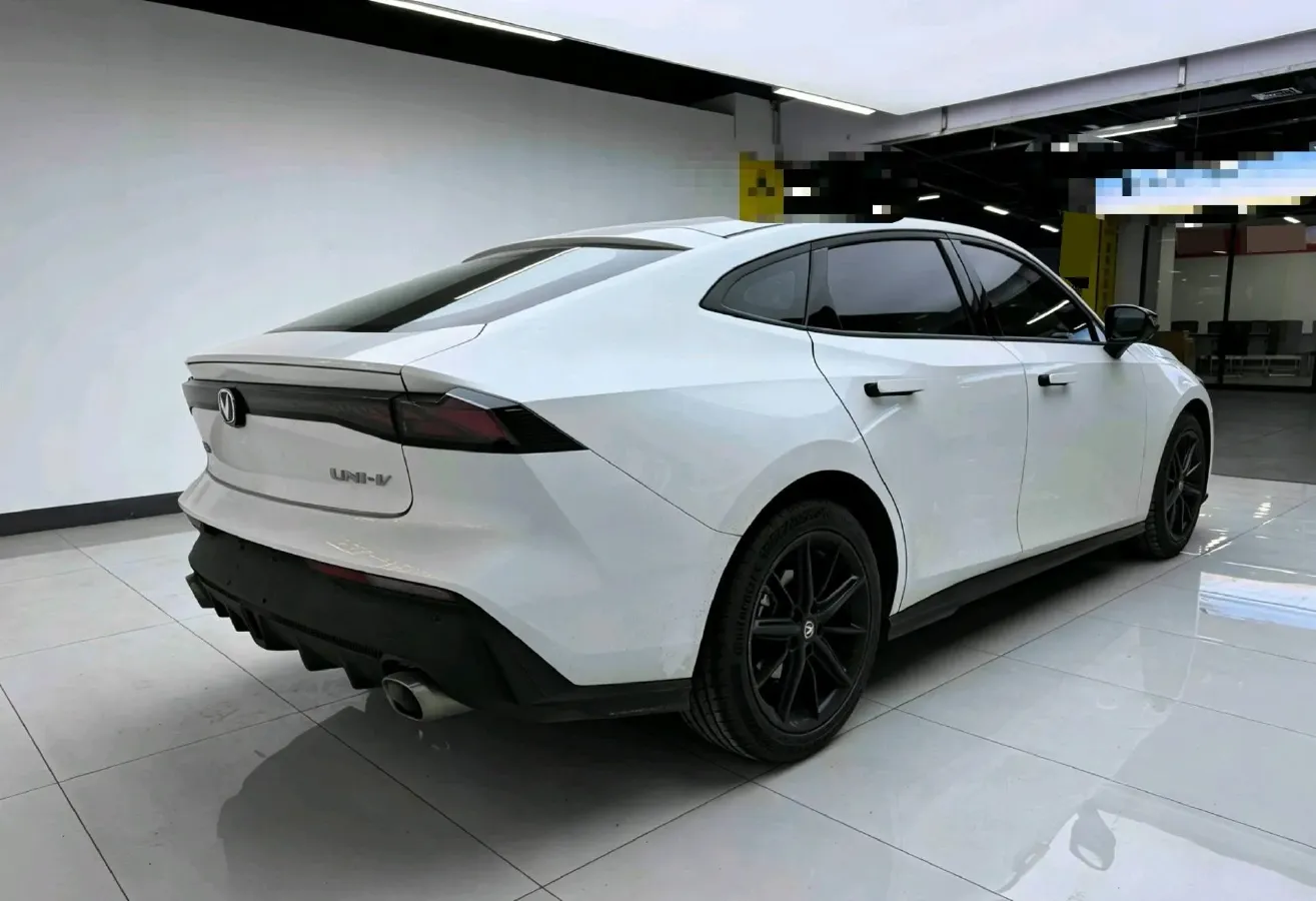 2022 ChangAn UNI-V 1.5T 188HP L4 7DCT,autocango,china used car exporter,china ev exporter,chinese used car exporter,chinese used ev exporter