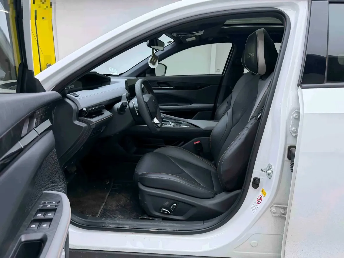 2022 ChangAn UNI-V 1.5T 188HP L4 7DCT,autocango,china used car exporter,china ev exporter,chinese used car exporter,chinese used ev exporter