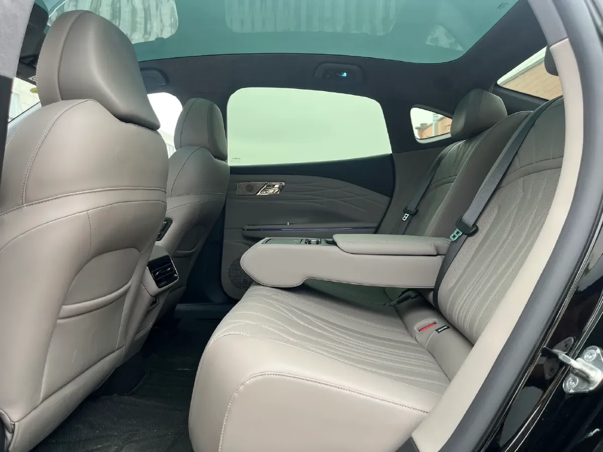 2025 Geely Galaxy Starshine 8 1.5T 163HP L4 3DHT PHEV 27.69KWH,autocango,china used car exporter,china ev exporter,chinese used car exporter,chinese used ev exporter