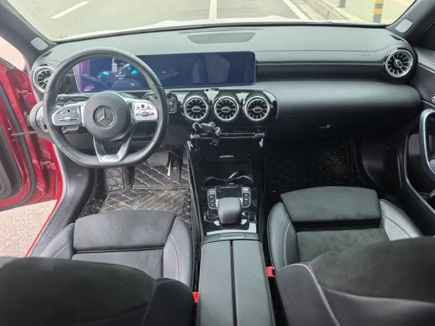 2020 Mercedes-Benz A Class 1.3T 163HP L4 7DCT,autocango,china used car exporter,china ev exporter,chinese used car exporter,chinese used ev exporter