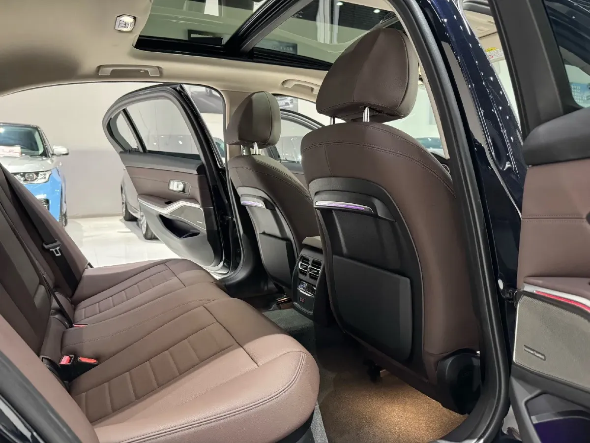 2021 BMW 3 Series 2.0T 184HP L4 8AT,autocango,china used car exporter,china ev exporter,chinese used car exporter,chinese used ev exporter