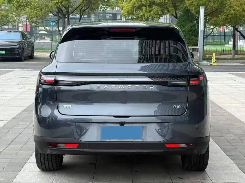 2025 Leapmotor B10 BEV 56.2KWH,autocango,china used car exporter,china ev exporter,chinese used car exporter,chinese used ev exporter