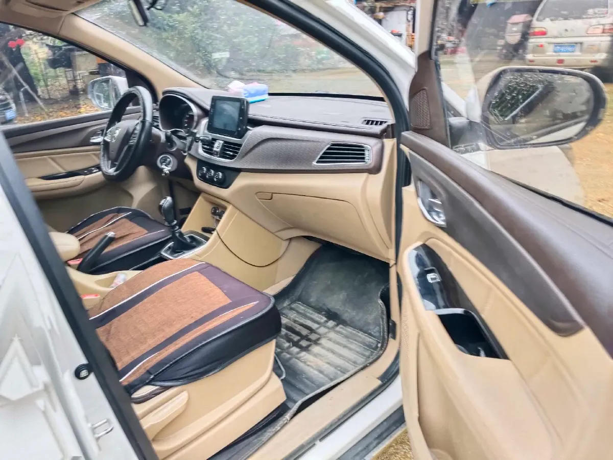 2017 BaoJun 730 1.5T 150HP L4 6MT,autocango,china used car exporter,china ev exporter,chinese used car exporter,chinese used ev exporter