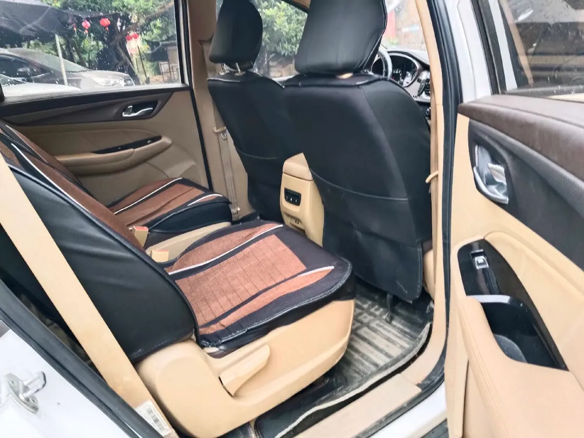 2017 BaoJun 730 1.5T 150HP L4 6MT,autocango,china used car exporter,china ev exporter,chinese used car exporter,chinese used ev exporter