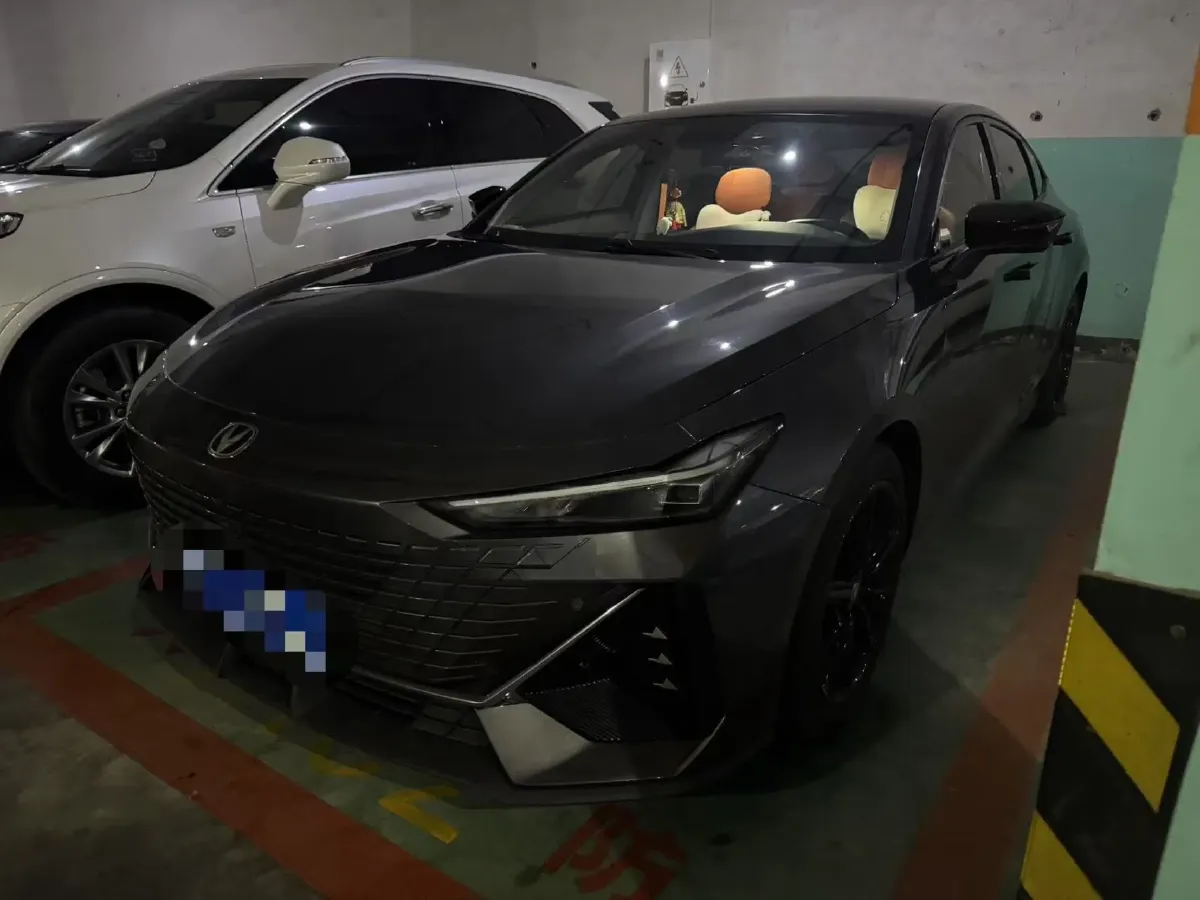 2022 ChangAn UNI-V 1.5T 188HP L4 7DCT,autocango,china used car exporter,china ev exporter,chinese used car exporter,chinese used ev exporter