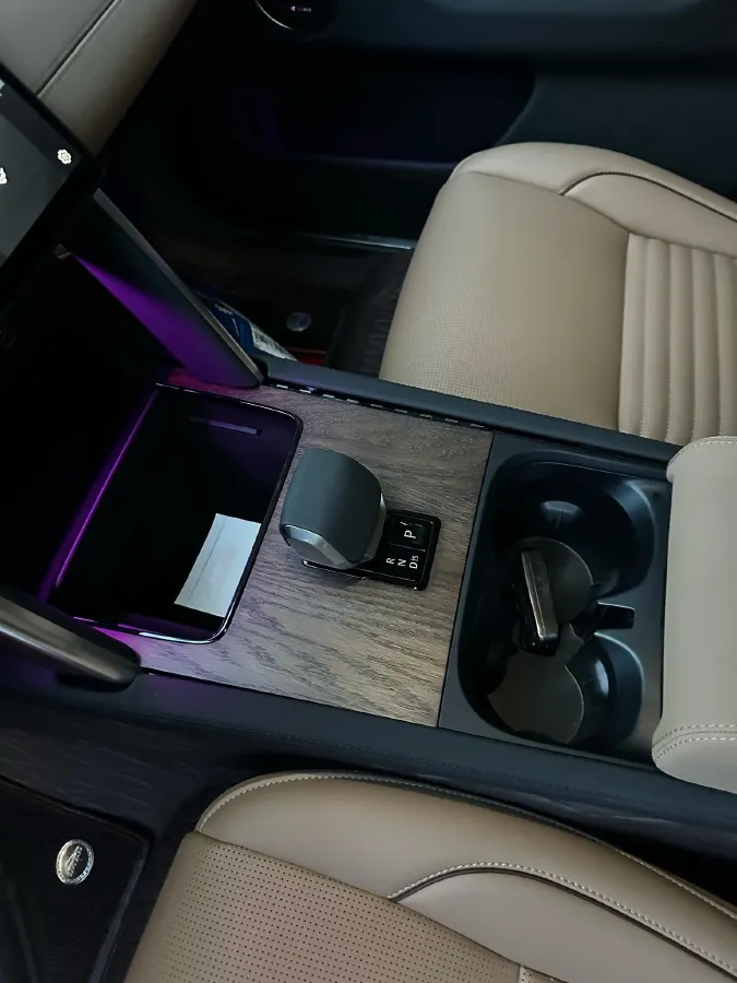 2025 Land Rover Discovery Sport 2.0T 249HP L4 9AT,autocango,china used car exporter,china ev exporter,chinese used car exporter,chinese used ev exporter