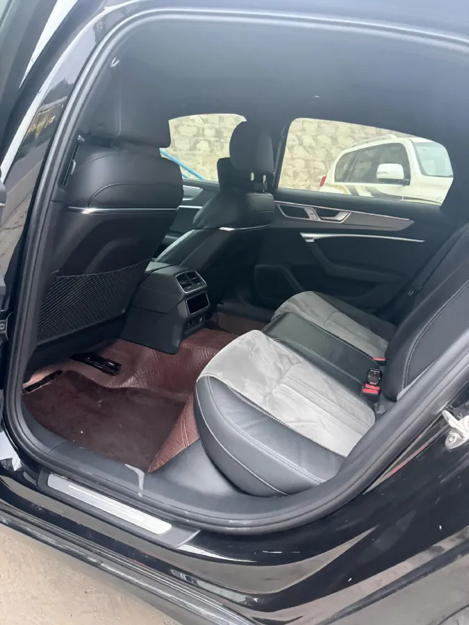 2024 Audi A6L 2.0T 245HP L4 7DCT,autocango,china used car exporter,china ev exporter,chinese used car exporter,chinese used ev exporter