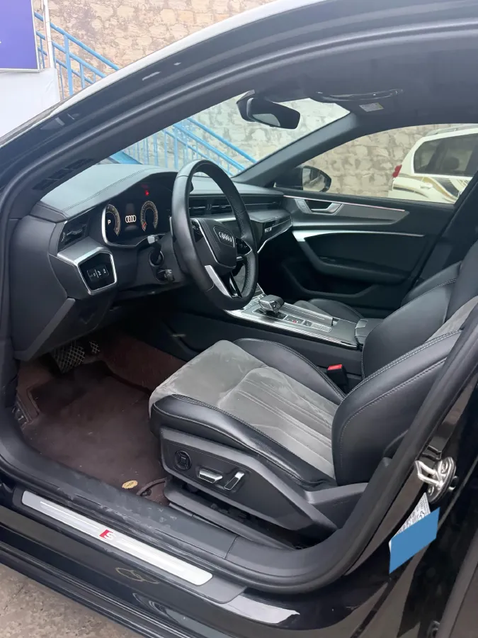 2024 Audi A6L 2.0T 245HP L4 7DCT,autocango,china used car exporter,china ev exporter,chinese used car exporter,chinese used ev exporter