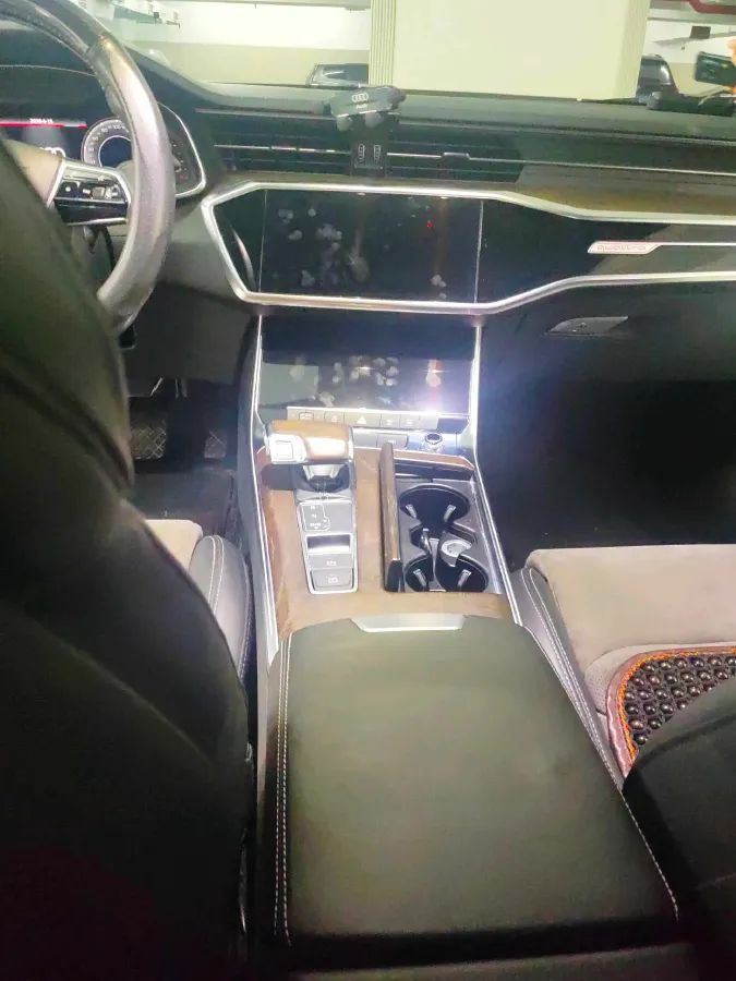 2020 Audi A6L 2.0T 224HP L4 7DCT,autocango,china used car exporter,china ev exporter,chinese used car exporter,chinese used ev exporter