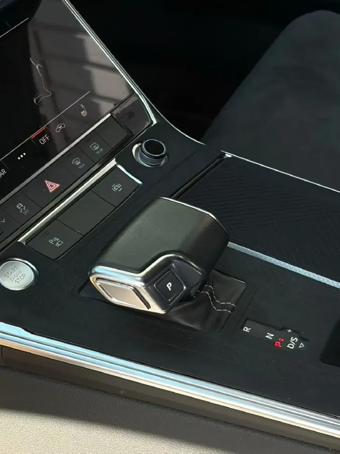 2020 Audi A6L 2.0T 224HP L4 7DCT,autocango,china used car exporter,china ev exporter,chinese used car exporter,chinese used ev exporter