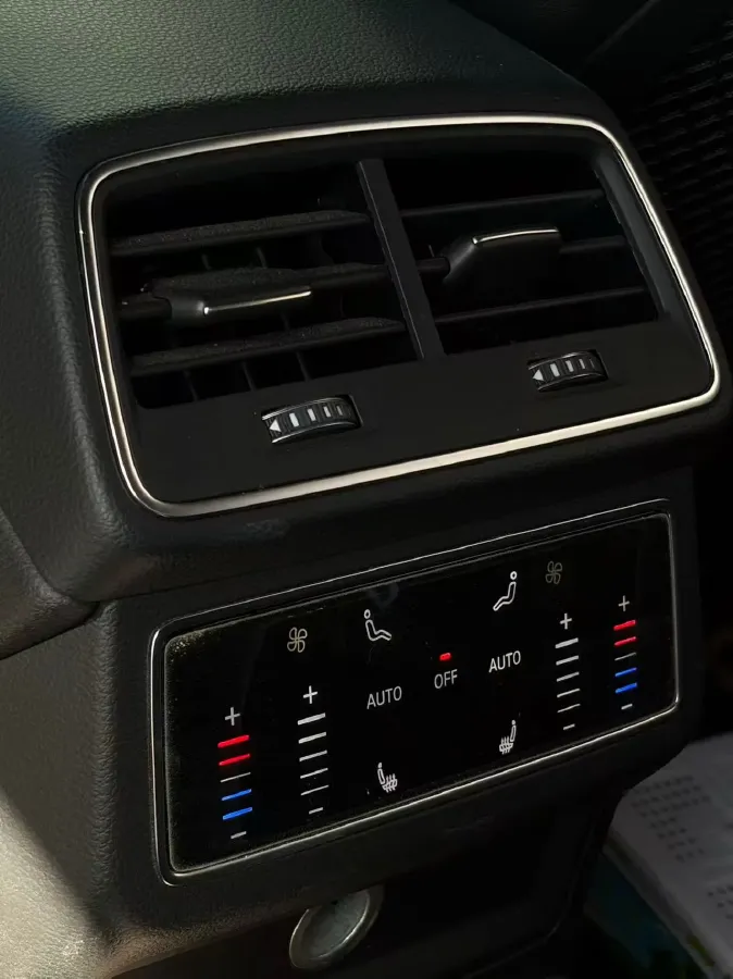 2020 Audi A6L 2.0T 224HP L4 7DCT,autocango,china used car exporter,china ev exporter,chinese used car exporter,chinese used ev exporter