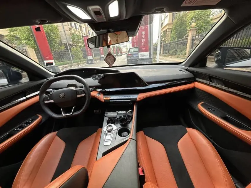 2023 ChangAn UNI-V 1.5T 188HP L4 7DCT,autocango,china used car exporter,china ev exporter,chinese used car exporter,chinese used ev exporter