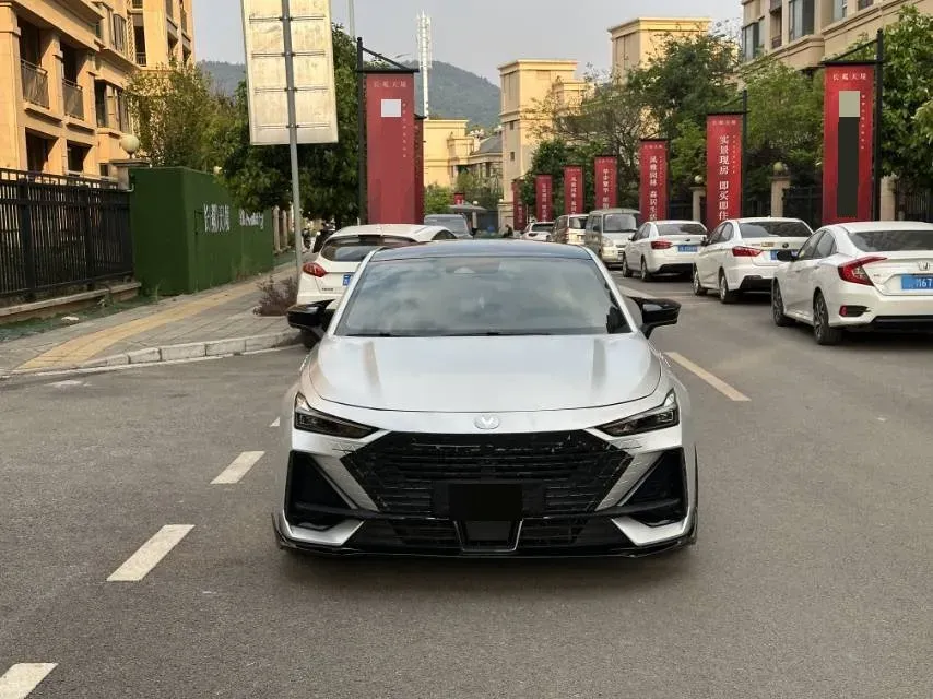 2023 ChangAn UNI-V 1.5T 188HP L4 7DCT,autocango,china used car exporter,china ev exporter,chinese used car exporter,chinese used ev exporter