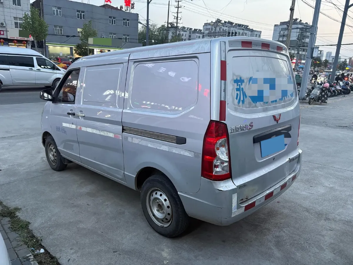 2019 WuLing RongGuang 1.2L 82HP L4 5MT,autocango,china used car exporter,china ev exporter,chinese used car exporter,chinese used ev exporter