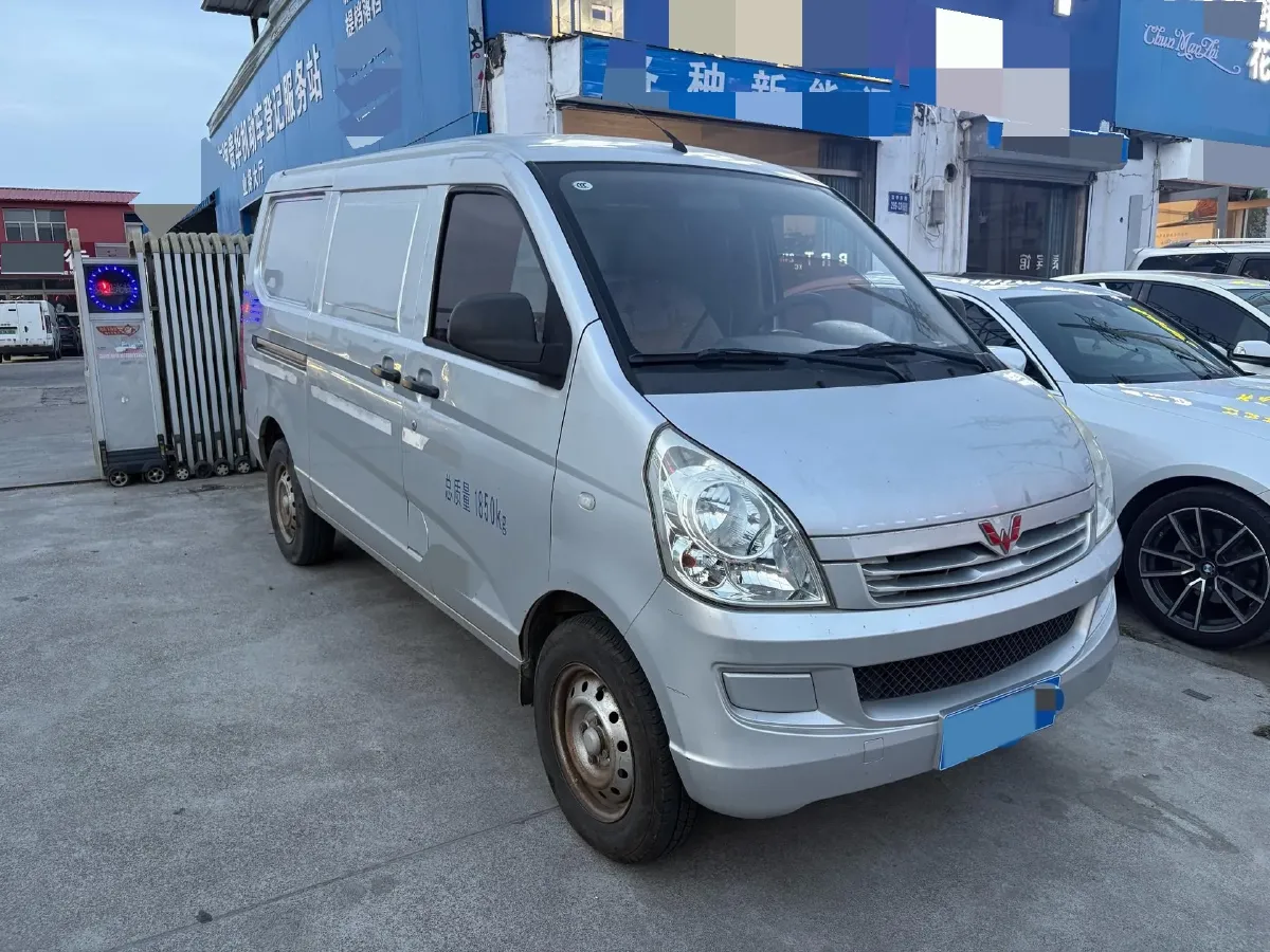 2019 WuLing RongGuang 1.2L 82HP L4 5MT,autocango,china used car exporter,china ev exporter,chinese used car exporter,chinese used ev exporter