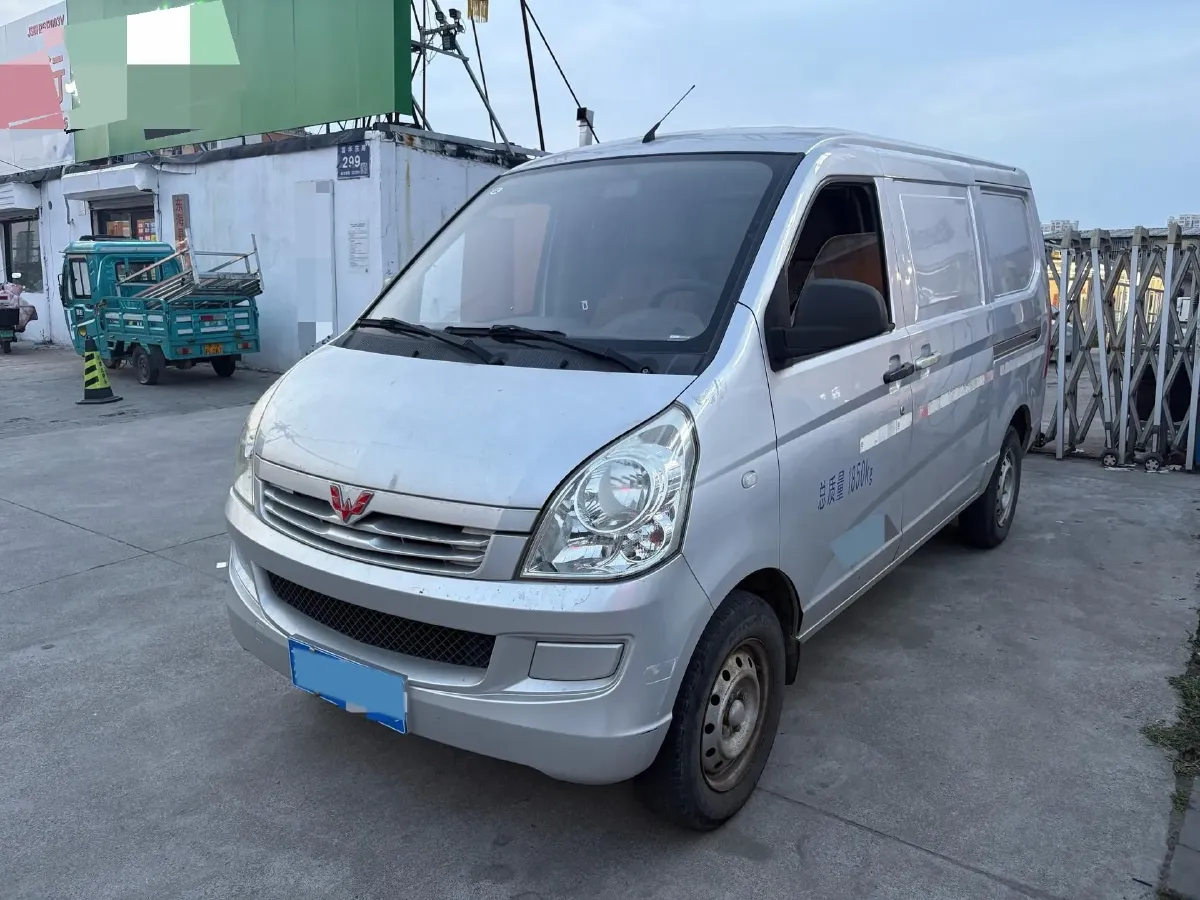 2019 WuLing RongGuang 1.2L 82HP L4 5MT,autocango,china used car exporter,china ev exporter,chinese used car exporter,chinese used ev exporter