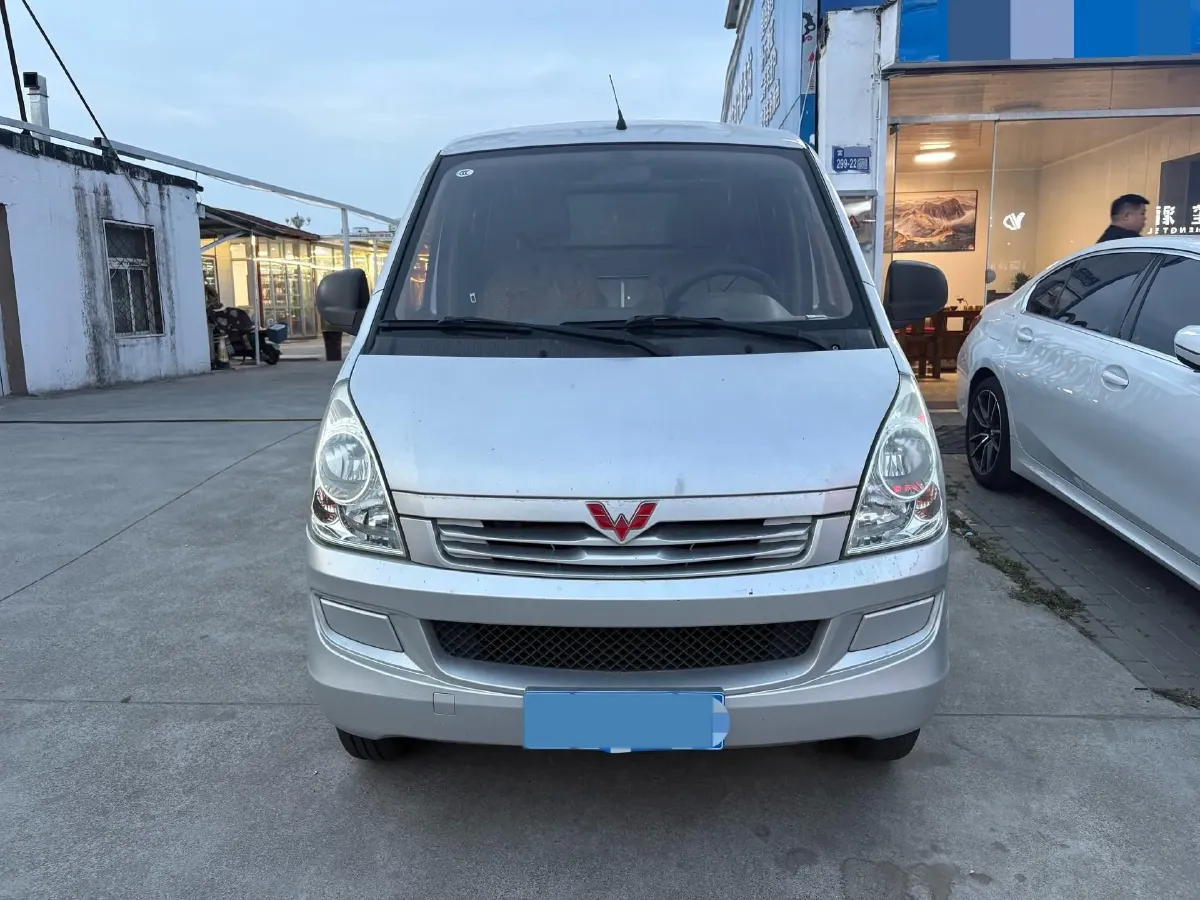 2019 WuLing RongGuang 1.2L 82HP L4 5MT,autocango,china used car exporter,china ev exporter,chinese used car exporter,chinese used ev exporter