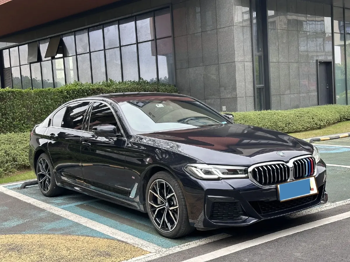 2022 BMW 5 Series 2.0T 252HP L4 8AT,autocango,china used car exporter,china ev exporter,chinese used car exporter,chinese used ev exporter