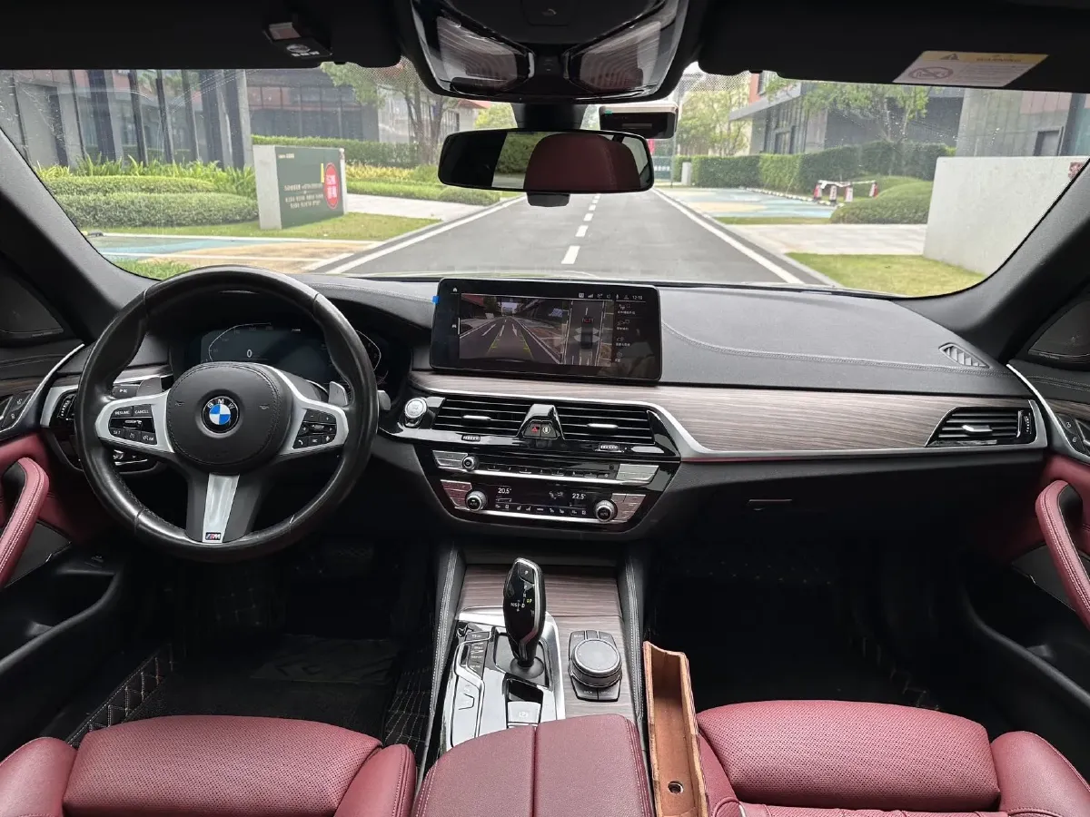 2022 BMW 5 Series 2.0T 252HP L4 8AT,autocango,china used car exporter,china ev exporter,chinese used car exporter,chinese used ev exporter