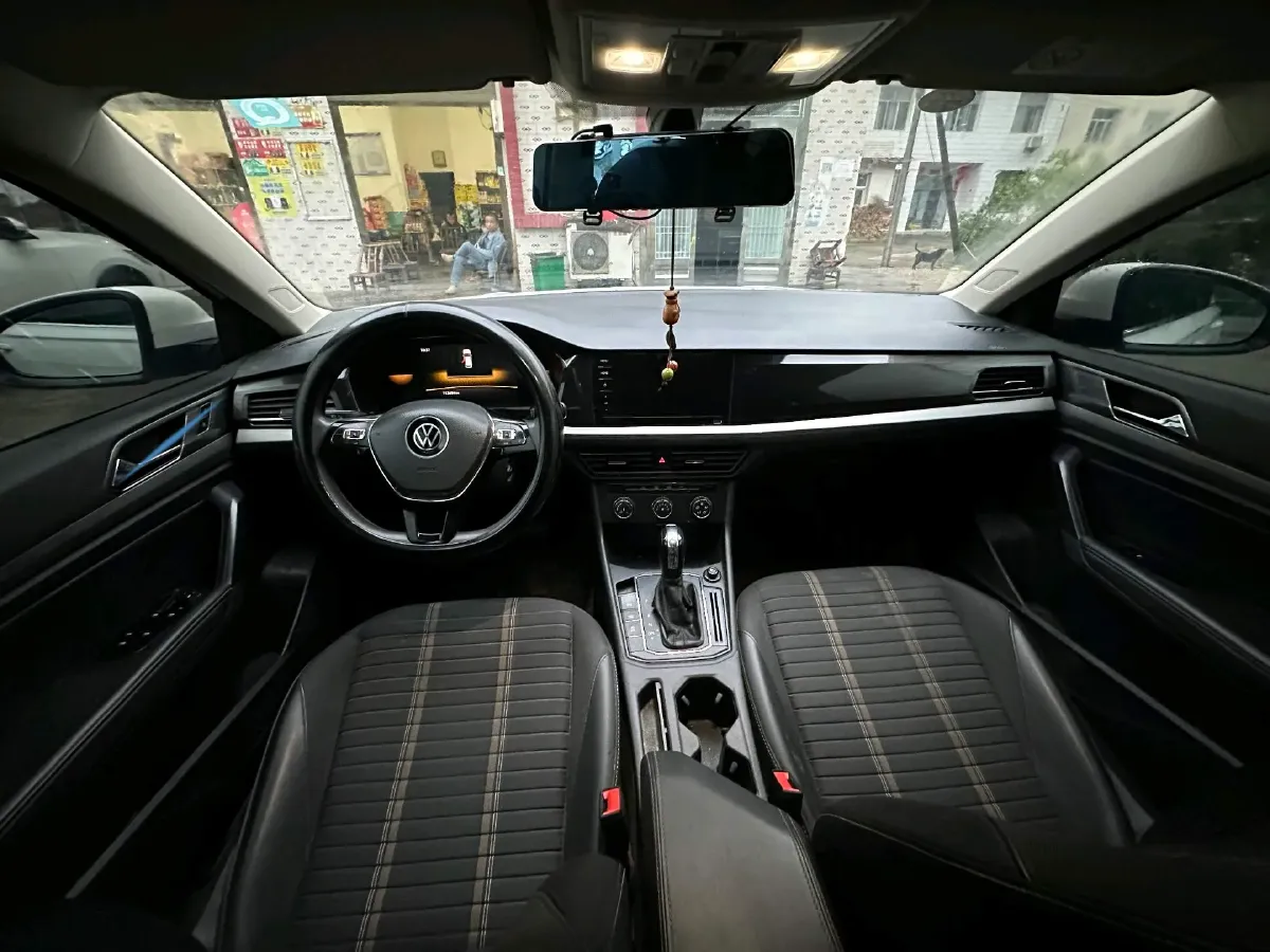 2022 Bestune B70 2.0T 224HP L4 6AT,autocango,china used car exporter,china ev exporter,chinese used car exporter,chinese used ev exporter