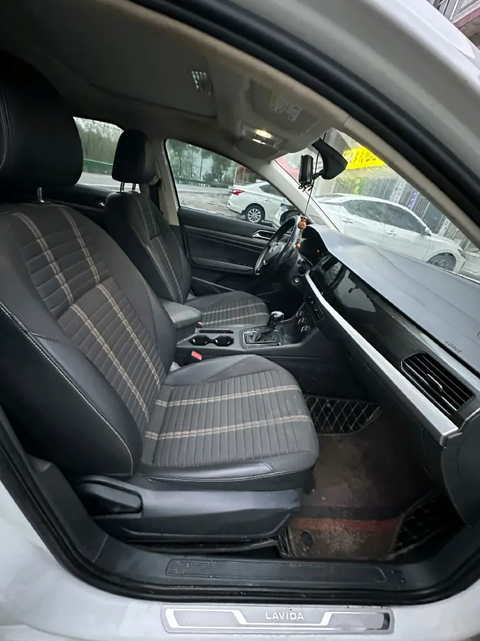 2022 Bestune B70 2.0T 224HP L4 6AT,autocango,china used car exporter,china ev exporter,chinese used car exporter,chinese used ev exporter