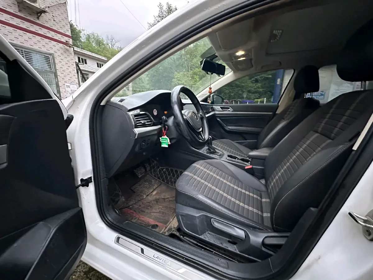 2022 Bestune B70 2.0T 224HP L4 6AT,autocango,china used car exporter,china ev exporter,chinese used car exporter,chinese used ev exporter