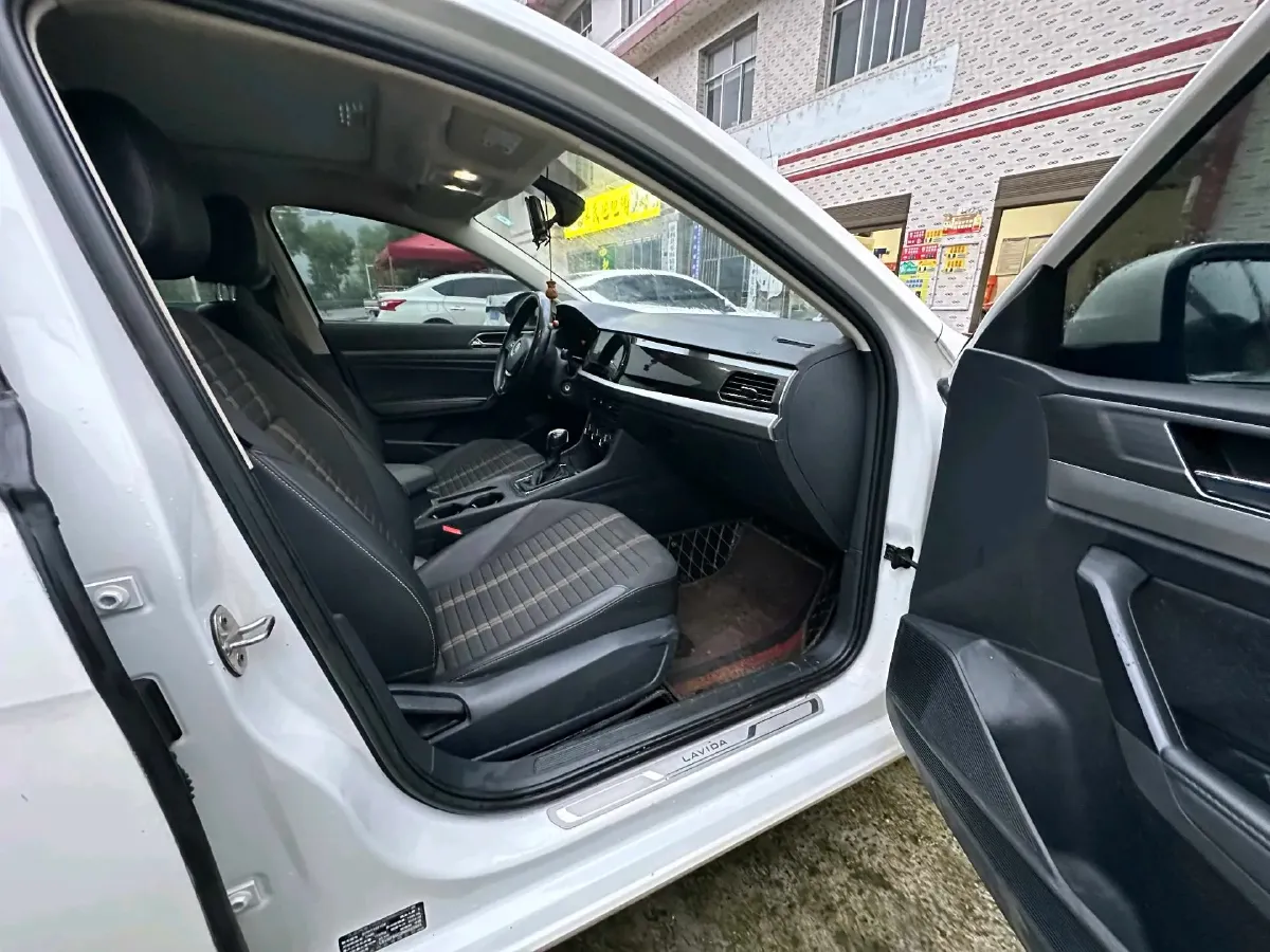 2022 Bestune B70 2.0T 224HP L4 6AT,autocango,china used car exporter,china ev exporter,chinese used car exporter,chinese used ev exporter