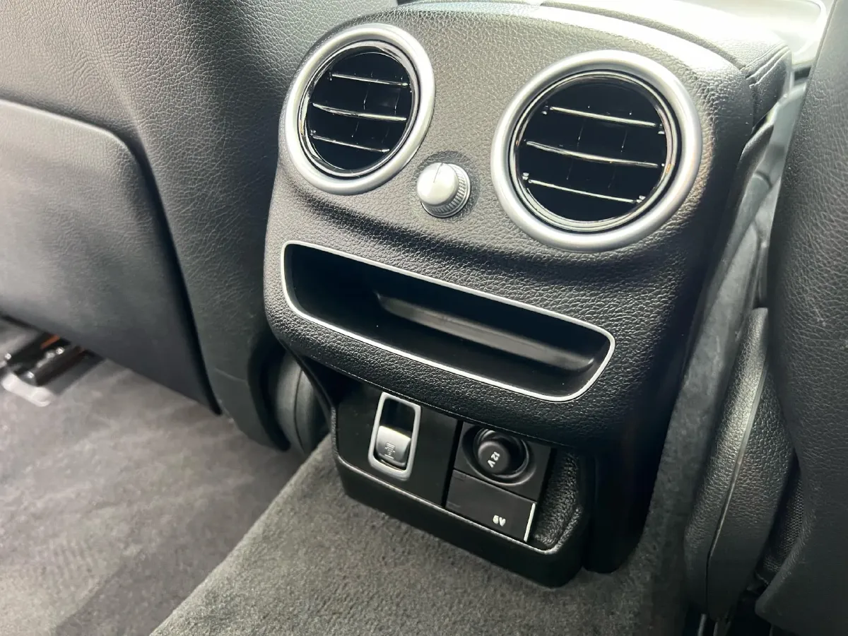 2020 Mercedes-Benz C Class 1.5T 184HP L4 9AT,autocango,china used car exporter,china ev exporter,chinese used car exporter,chinese used ev exporter