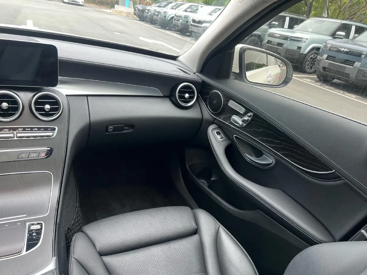 2020 Mercedes-Benz C Class 1.5T 184HP L4 9AT,autocango,china used car exporter,china ev exporter,chinese used car exporter,chinese used ev exporter