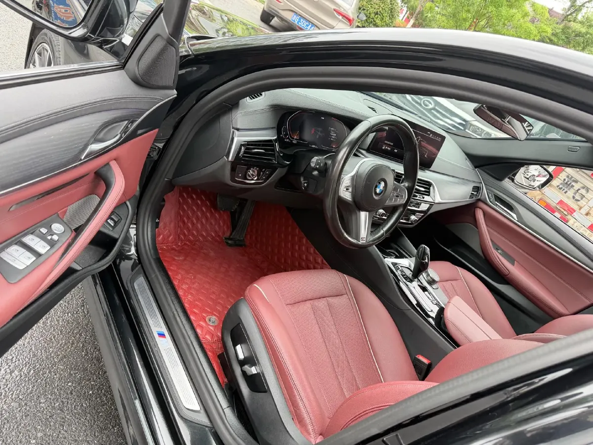 2023 BMW 5 Series 2.0T 245HP L4 8AT,autocango,china used car exporter,china ev exporter,chinese used car exporter,chinese used ev exporter