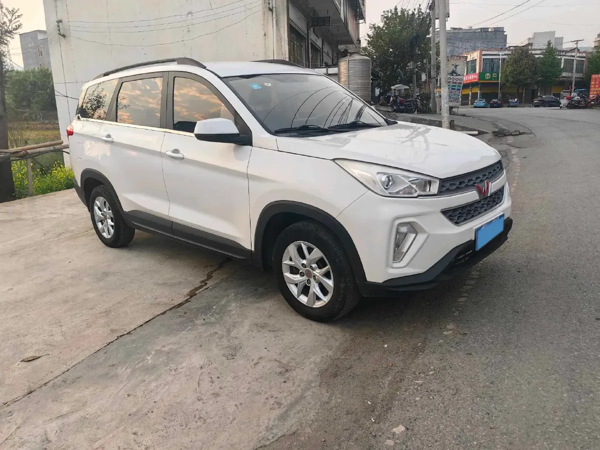 2019 WuLing HongGuang S3 1.5L 99HP L4 6MT,autocango,china used car exporter,china ev exporter,chinese used car exporter,chinese used ev exporter