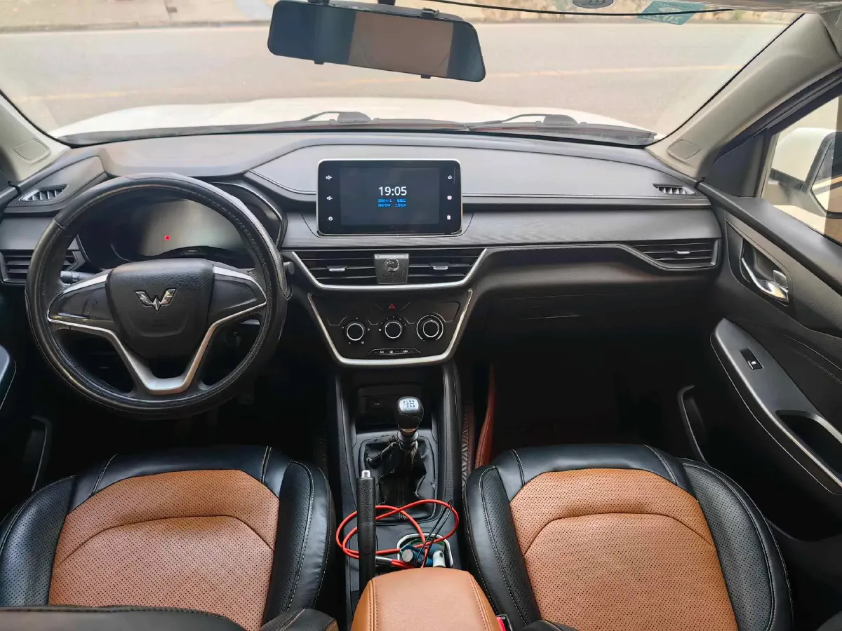 2019 WuLing HongGuang S3 1.5L 99HP L4 6MT,autocango,china used car exporter,china ev exporter,chinese used car exporter,chinese used ev exporter