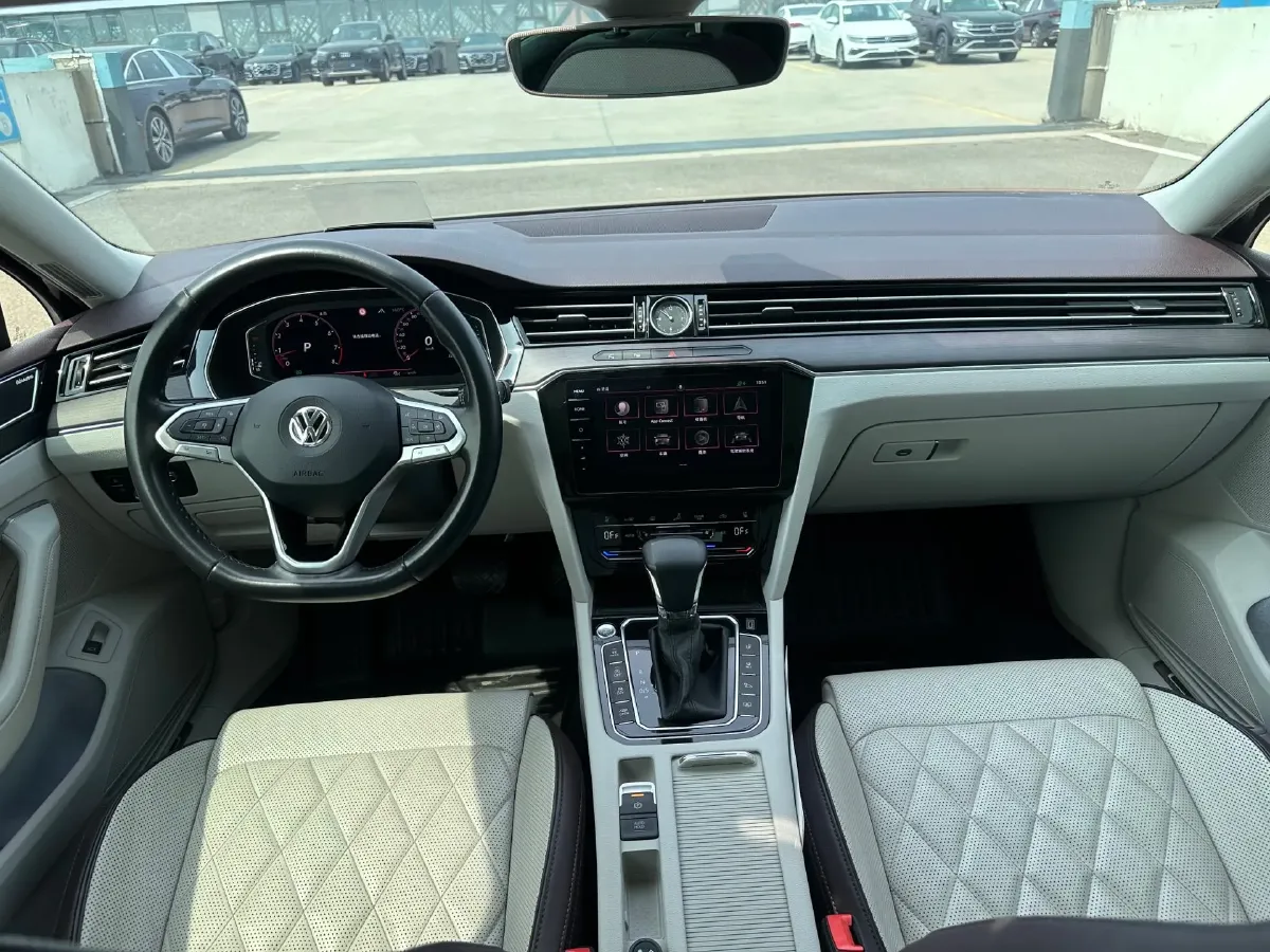 2020 Volkswagen Magotan 2.0T 220HP L4 7DCT,autocango,china used car exporter,china ev exporter,chinese used car exporter,chinese used ev exporter